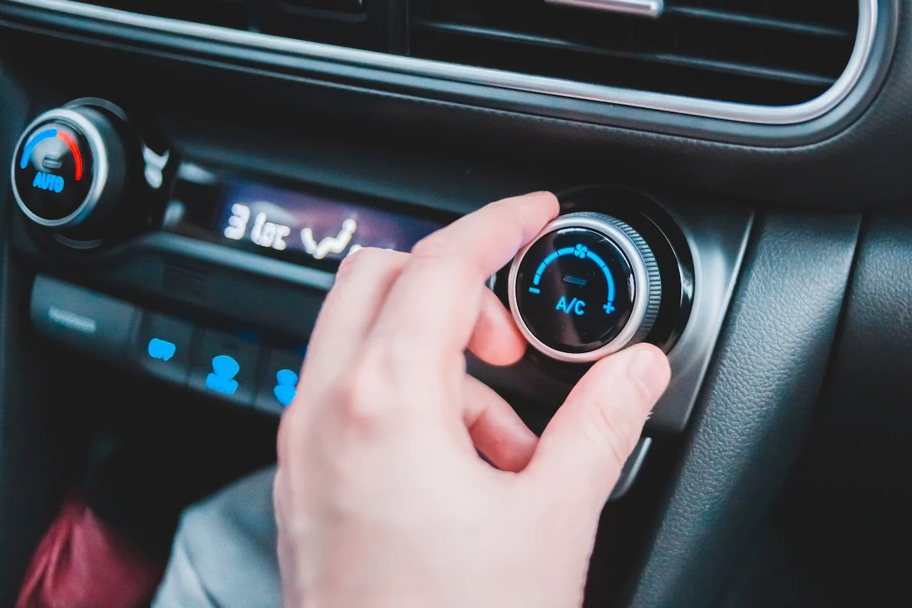 How to properly charge your car air conditioner
